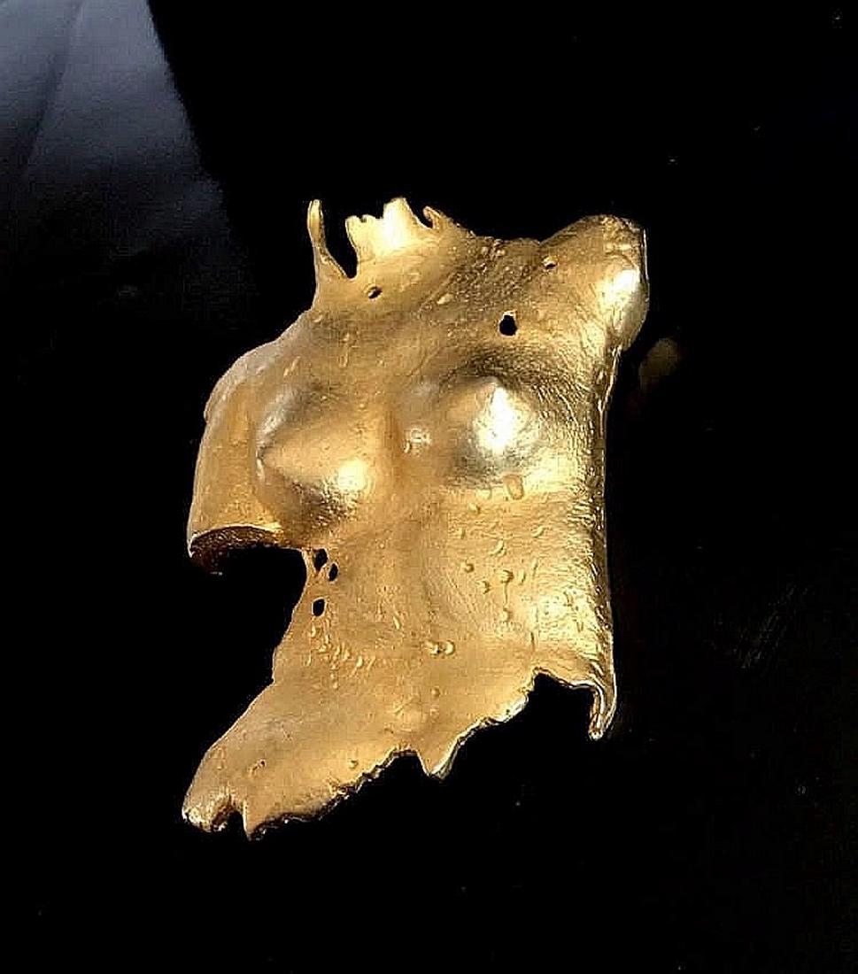 Unique Brooch -a nude Woman 's Torso - Venus signed: Unique Brooch -a nude Woman 's Torso - Venus signed on back "made in USA