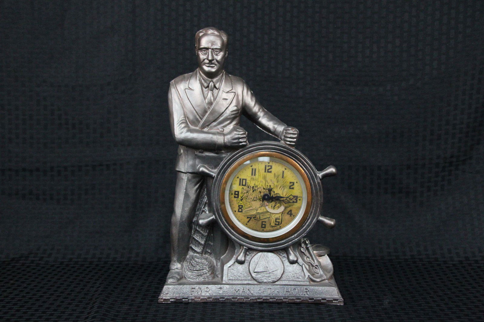 Vintage table clock: Vintage table clock and misc pen; clock length: 9.5"