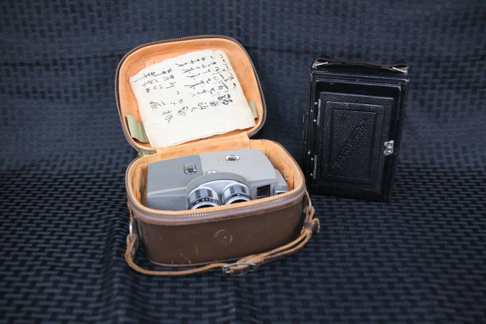 2 vintage video camera with case (1 of 6)