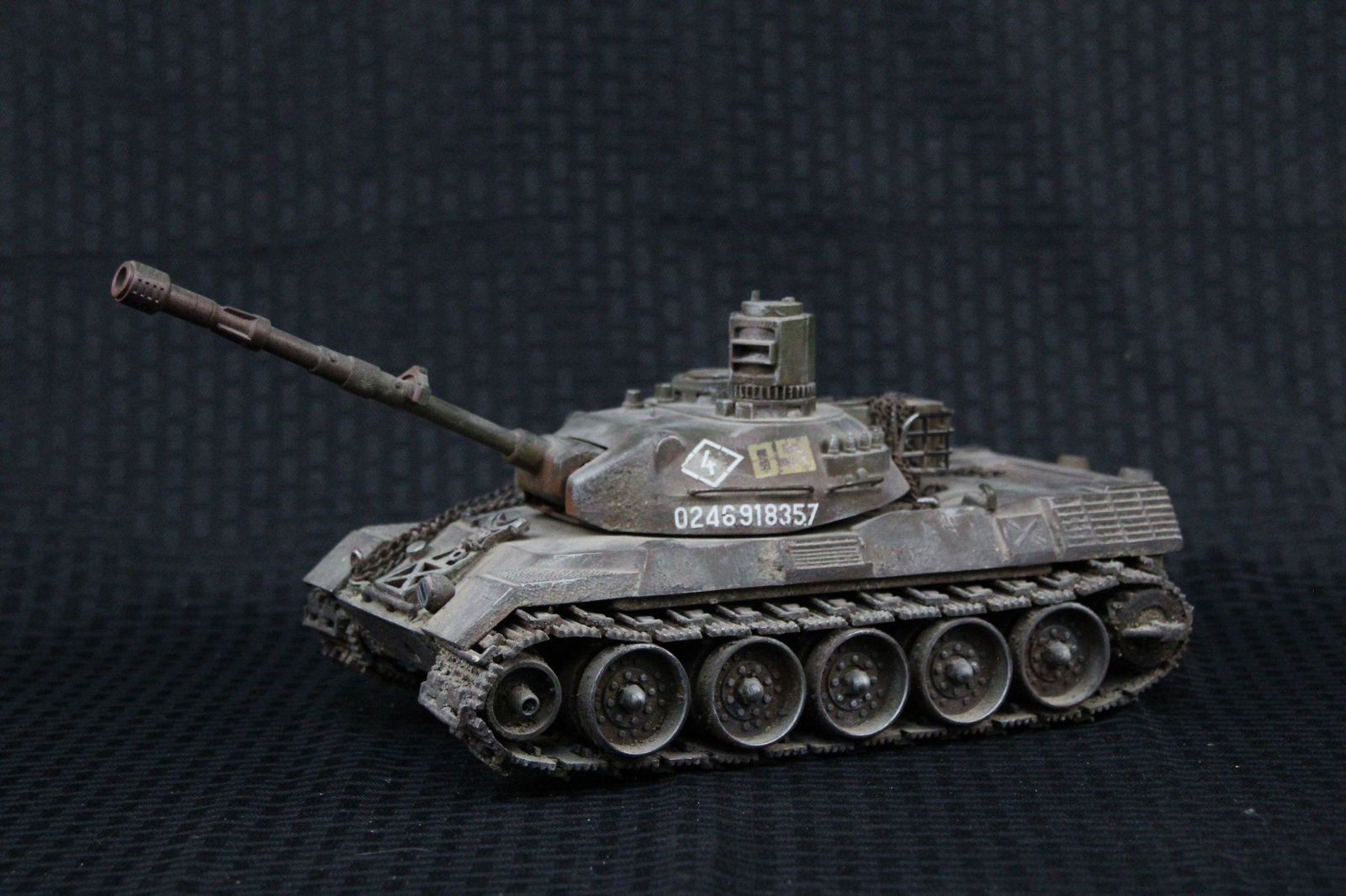 A vintage metallic model tank (1 of 6)