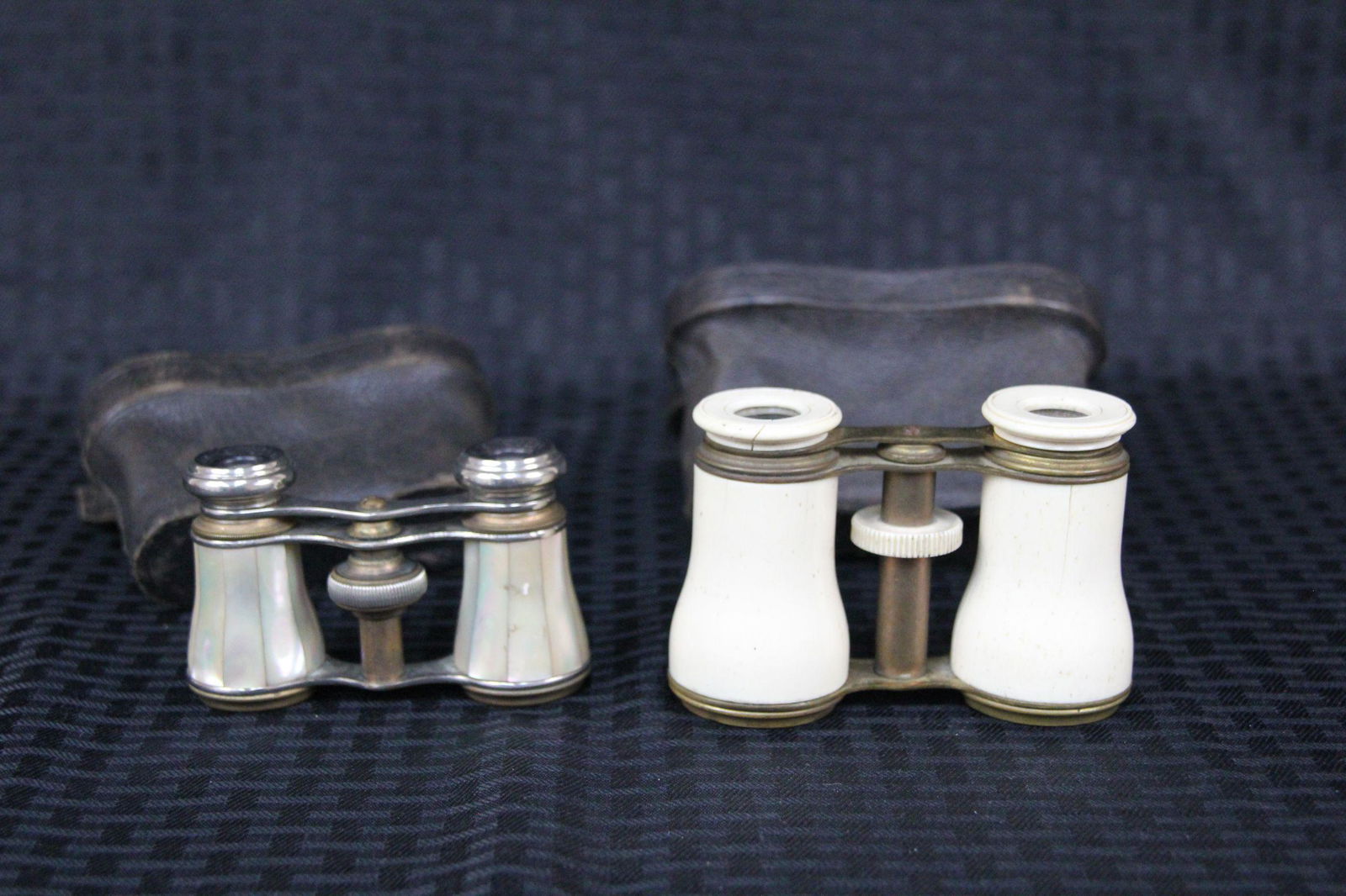 2 pieces vintage small binoculars (1 of 6)