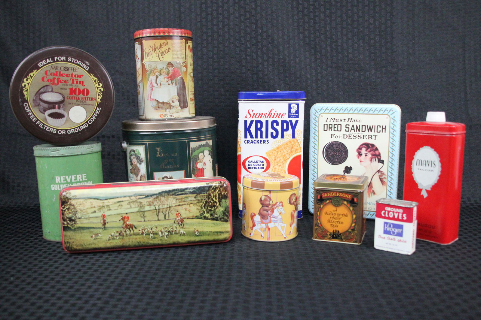 11 pieces vintage tin boxes (1 of 6)