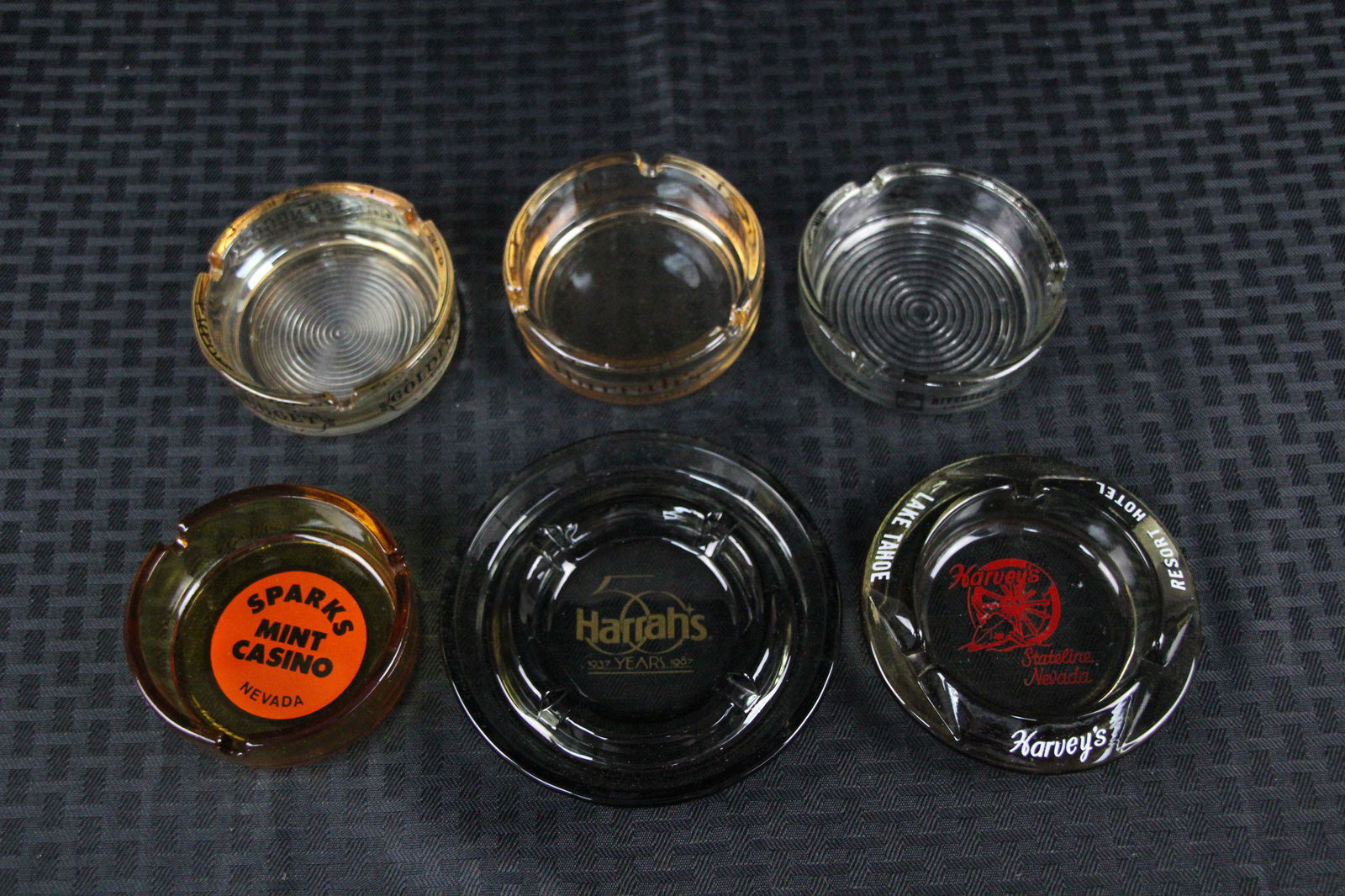 6 pieces vintage Las Vegas glass ashtrays (1 of 6)