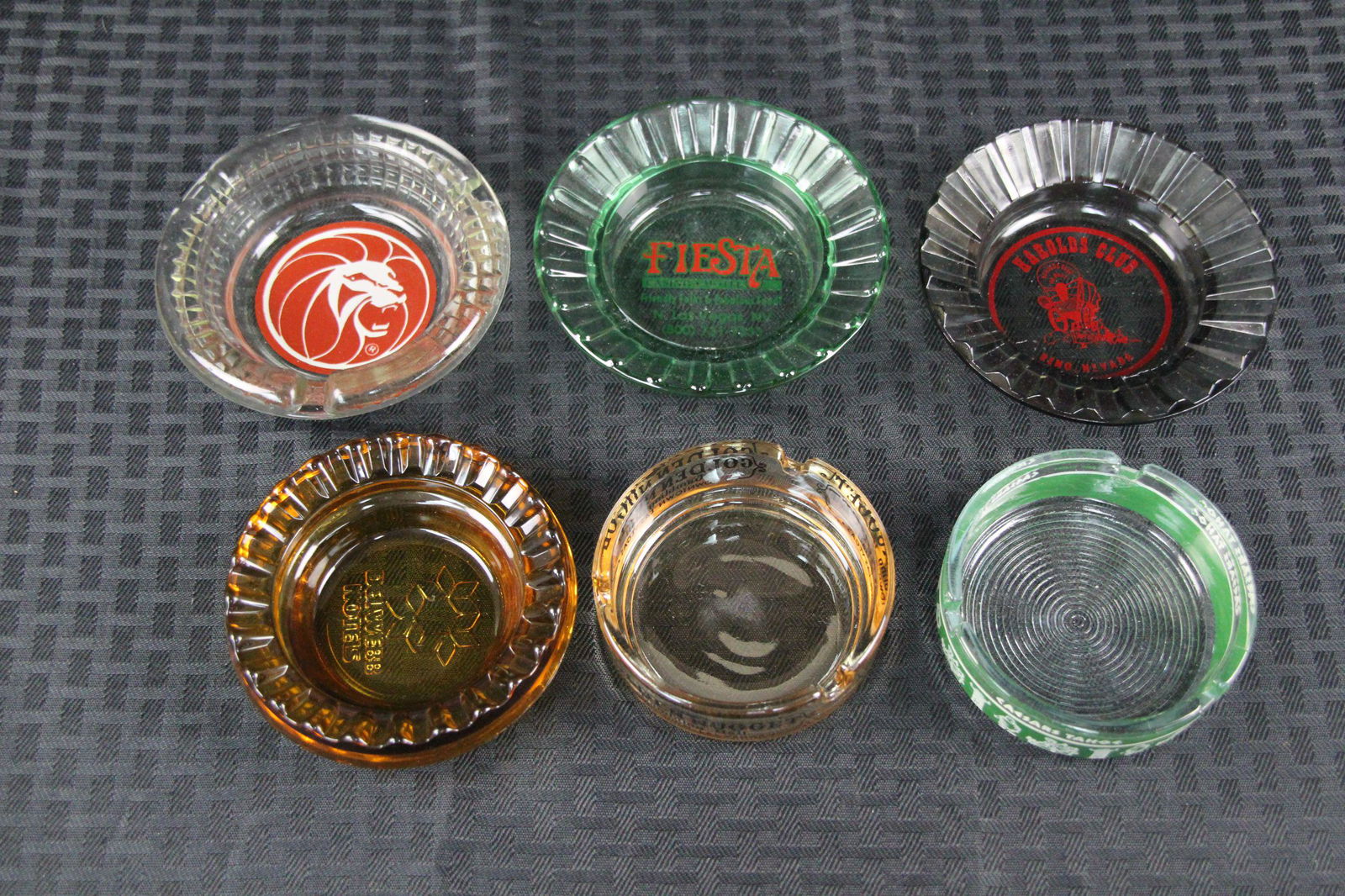 6 pieces vintage Las Vegas glass ashtrays (1 of 6)