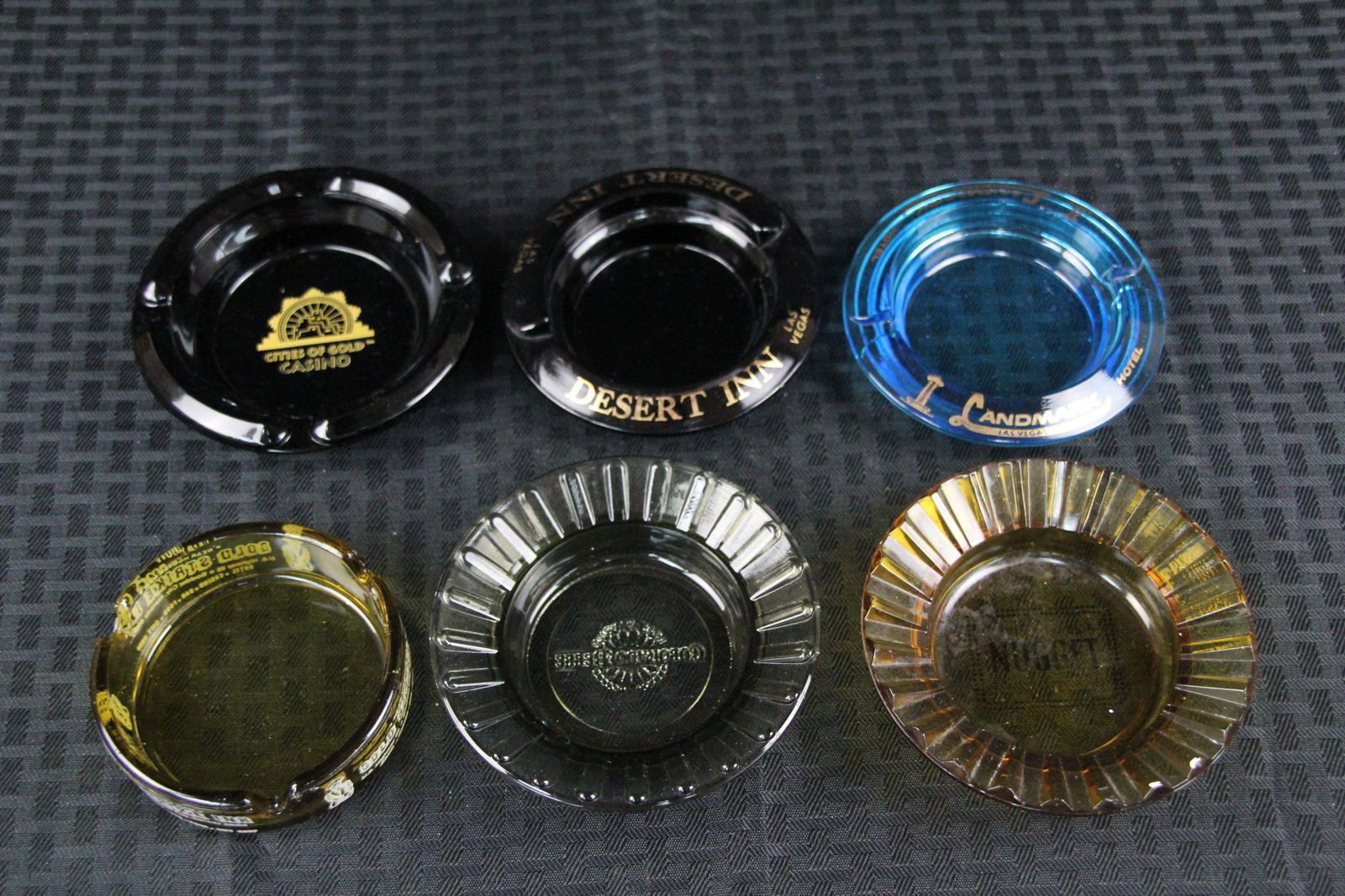 6 pieces vintage Las Vegas glass ashtrays (1 of 6)
