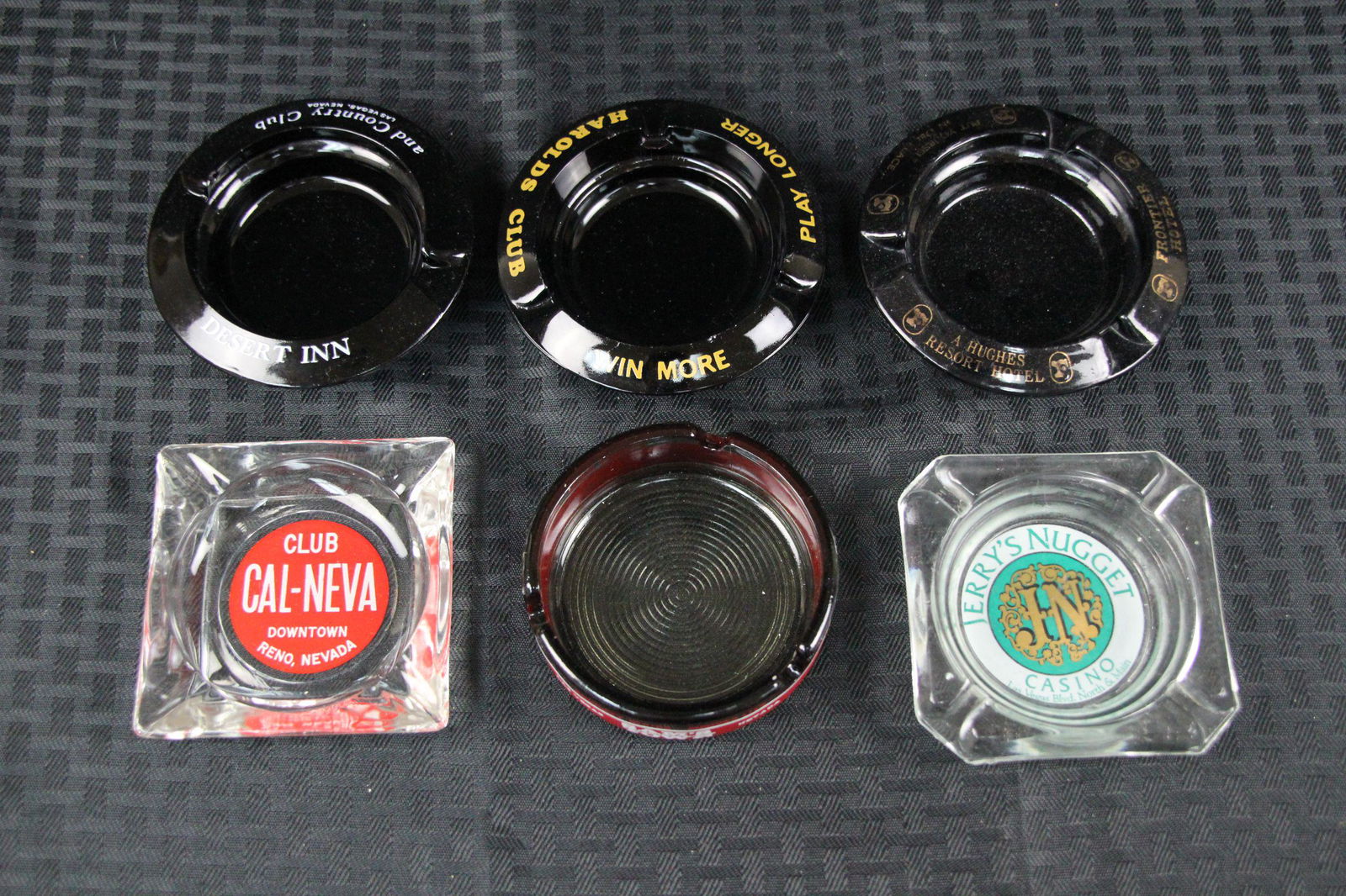 6 pieces vintage Las Vegas glass ashtrays (1 of 6)