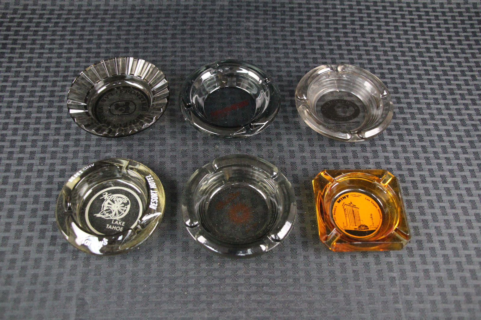6 pieces vintage Las Vegas glass ashtrays (1 of 6)