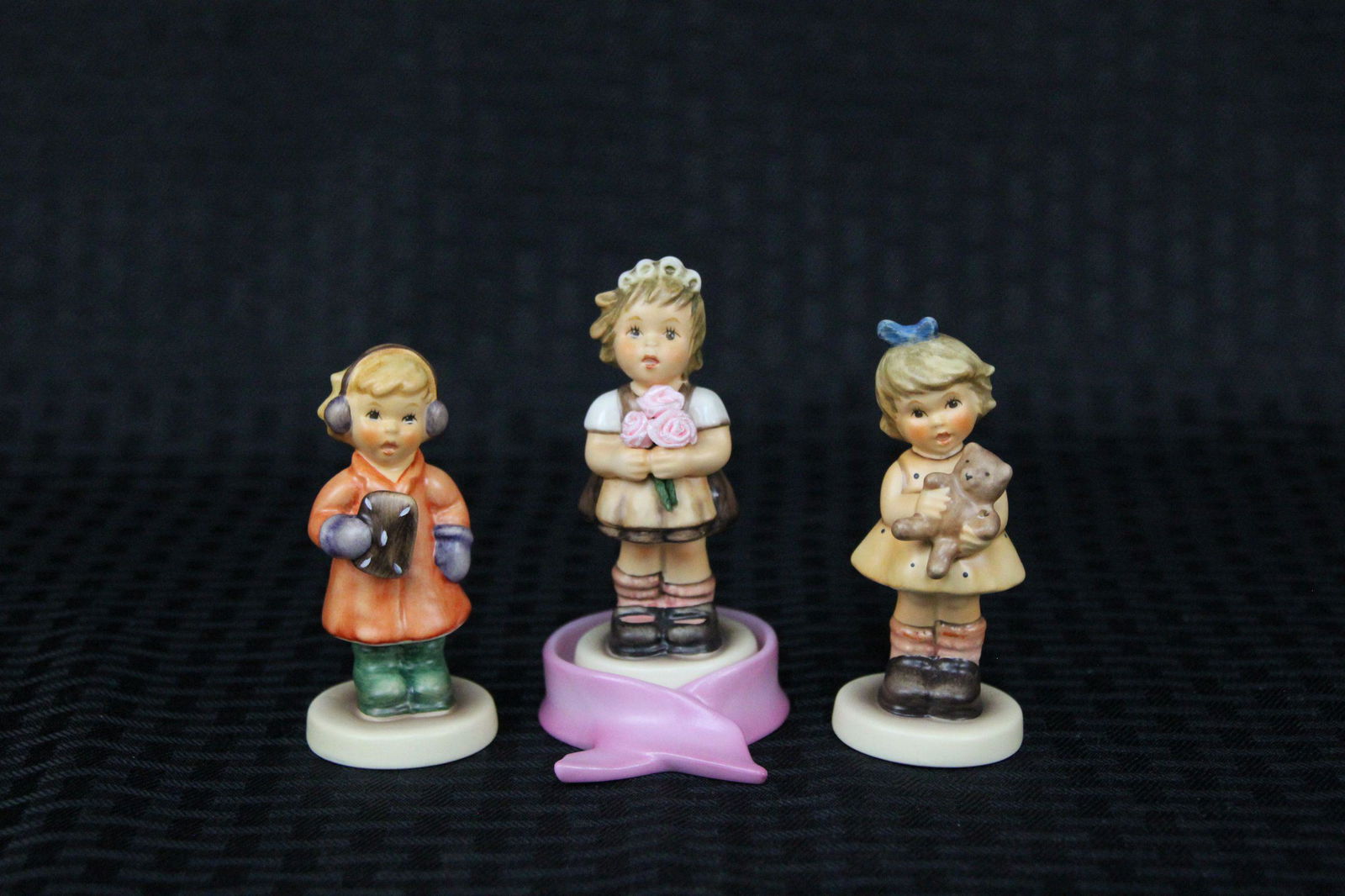 3 pieces Hummel Goebel doll figurines (1 of 6)
