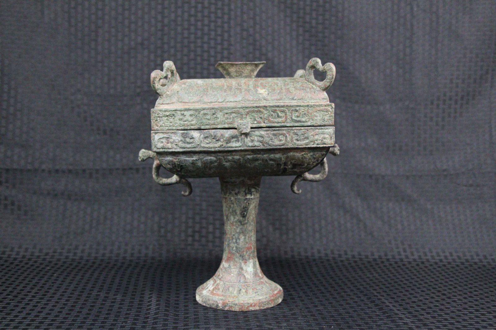 A Chinese bronze "duo" vessel (1 of 6)