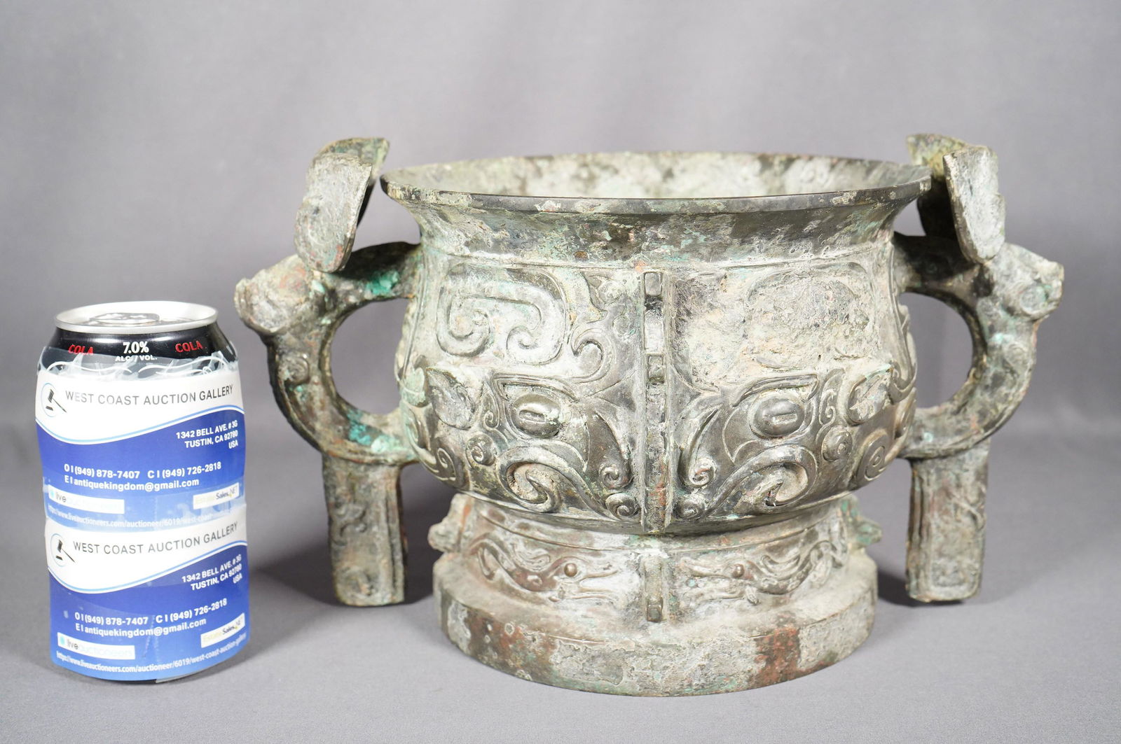 Chinese archaic bronze vessel (1 of 6)