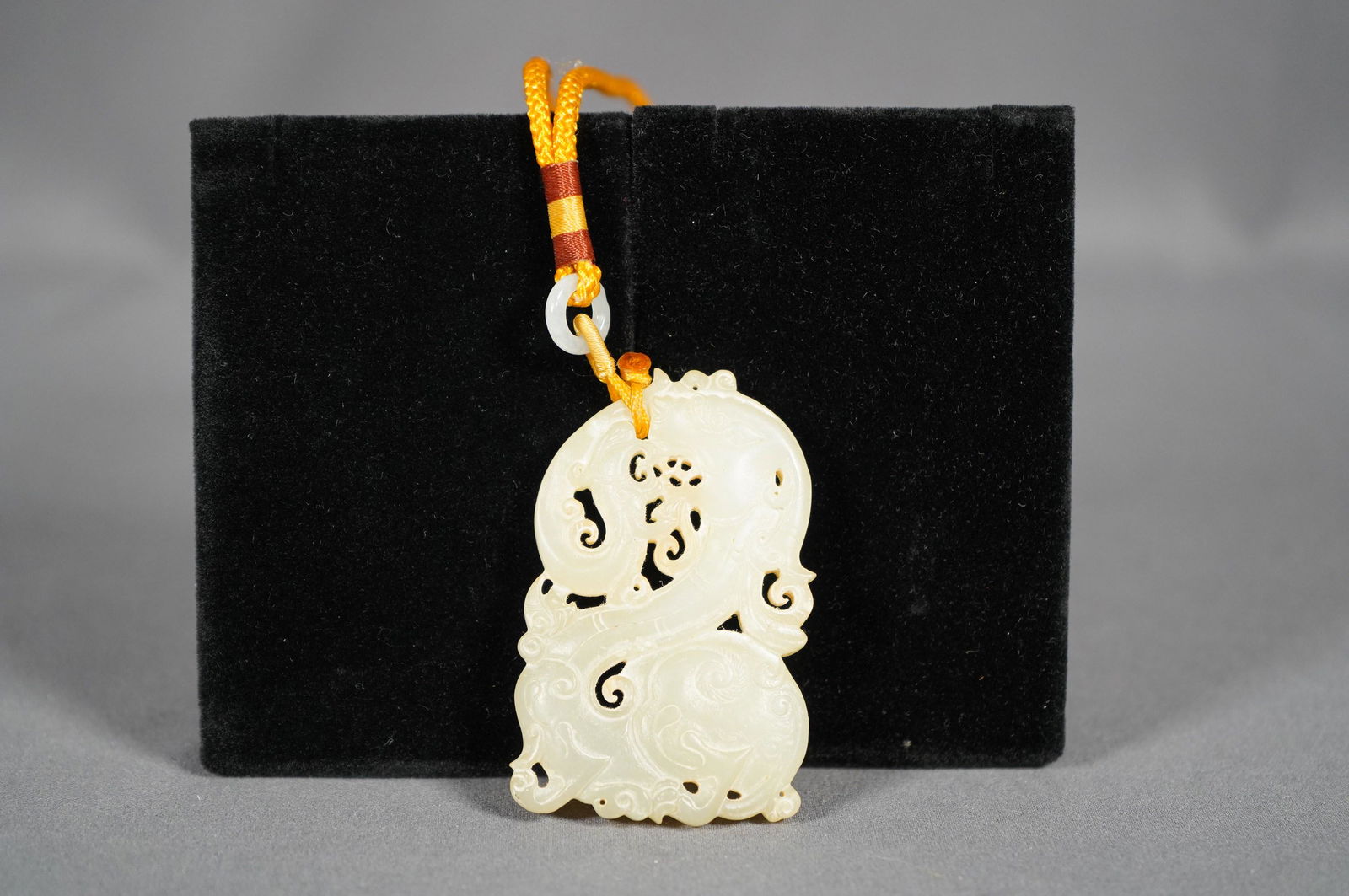 Chinese carved jade dragon plaque (1 of 6)