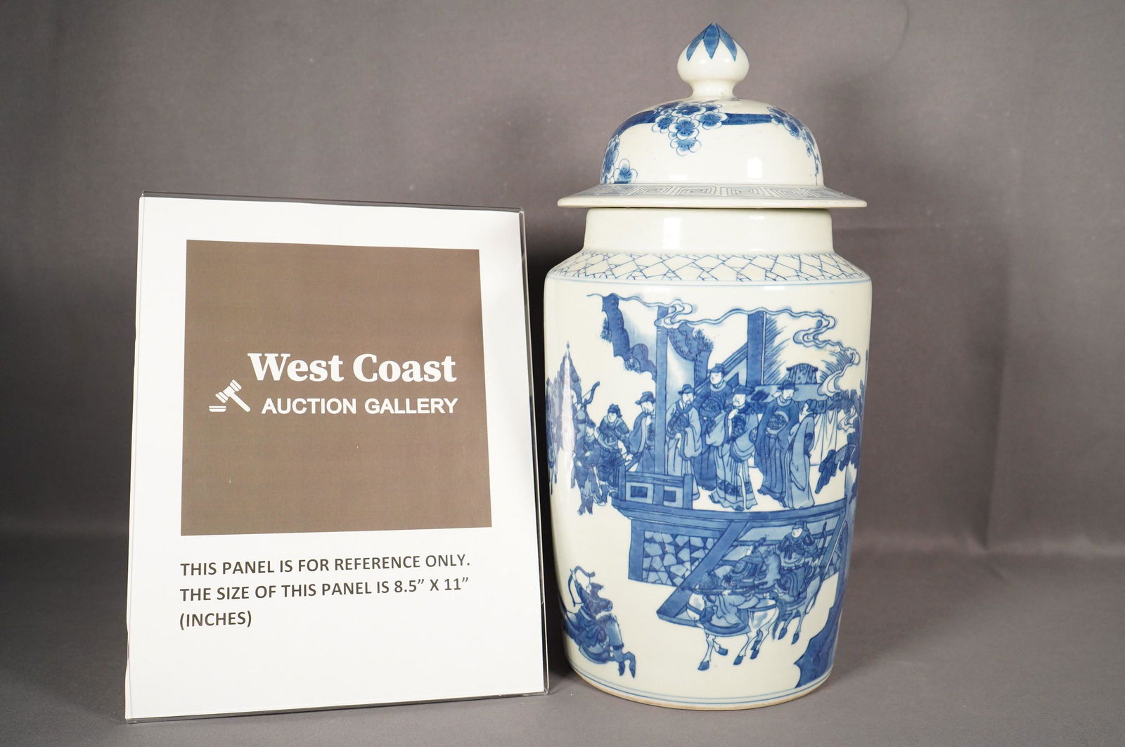 Chinese b/w porcelain jar (1 of 6)