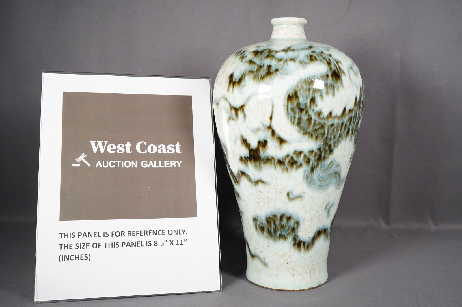 Chinese b/w dragon vase (1 of 6)