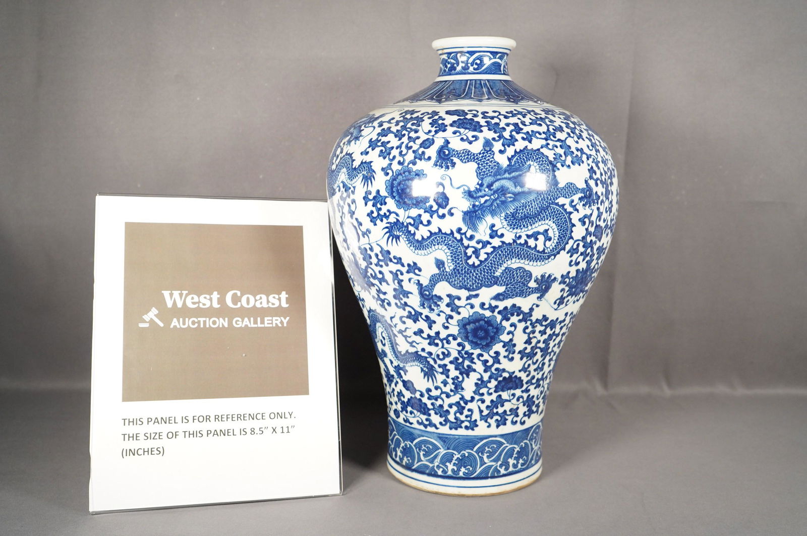 Chinese b/w dragon vase (1 of 6)