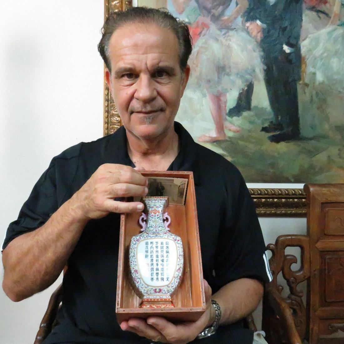 Chinese porcelain wall vase (1 of 8)