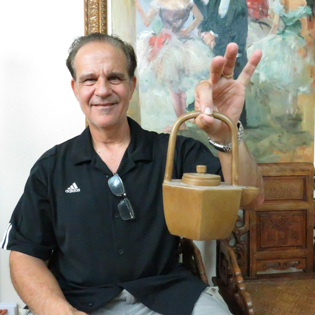 Chinese vintage handled teapot (1 of 6)