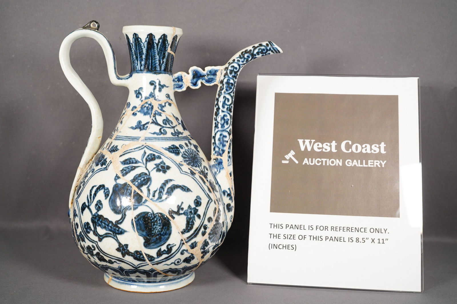 Chinese b/w porcelain ewer pot (1 of 6)