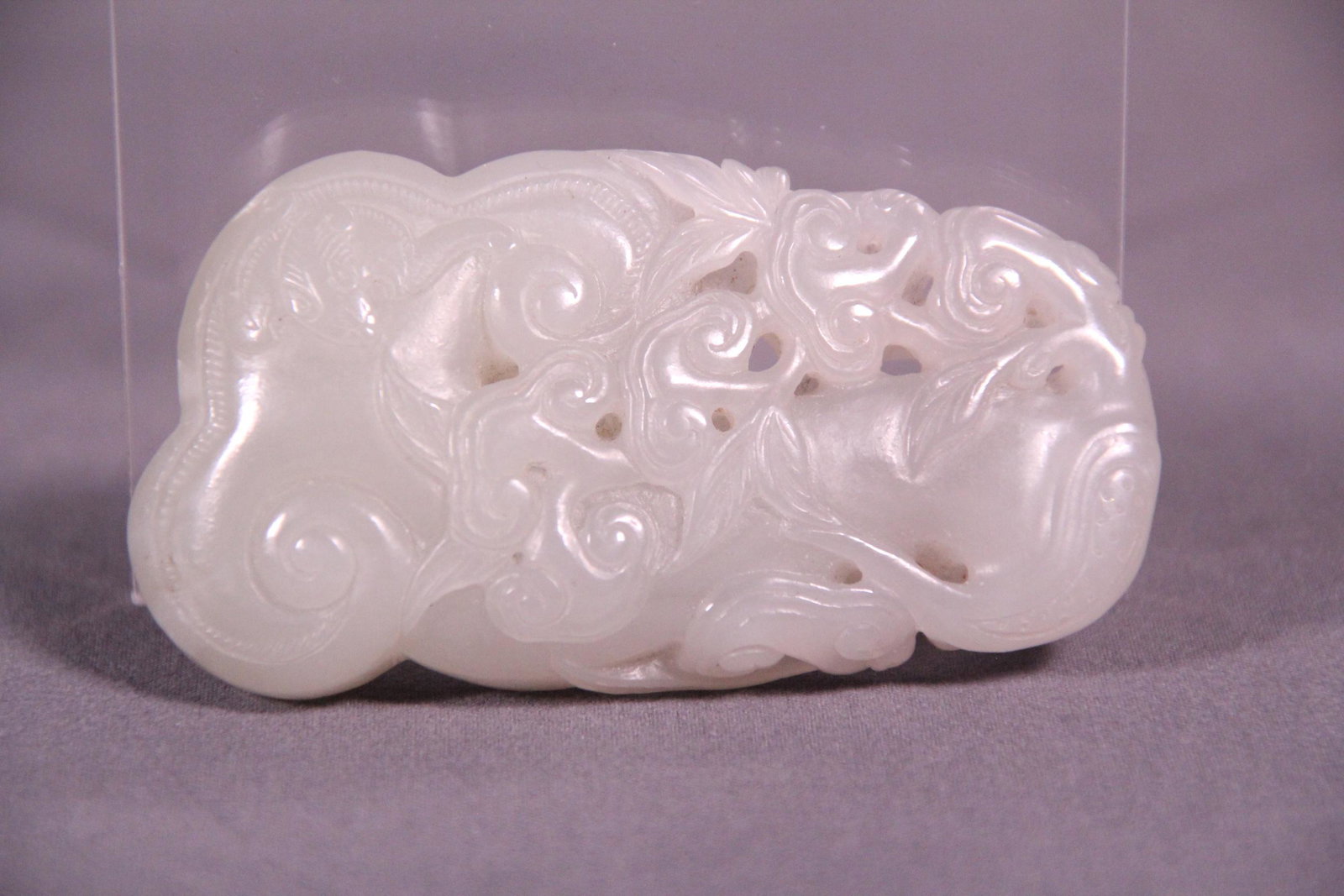 Chinese jade ornament (1 of 6)