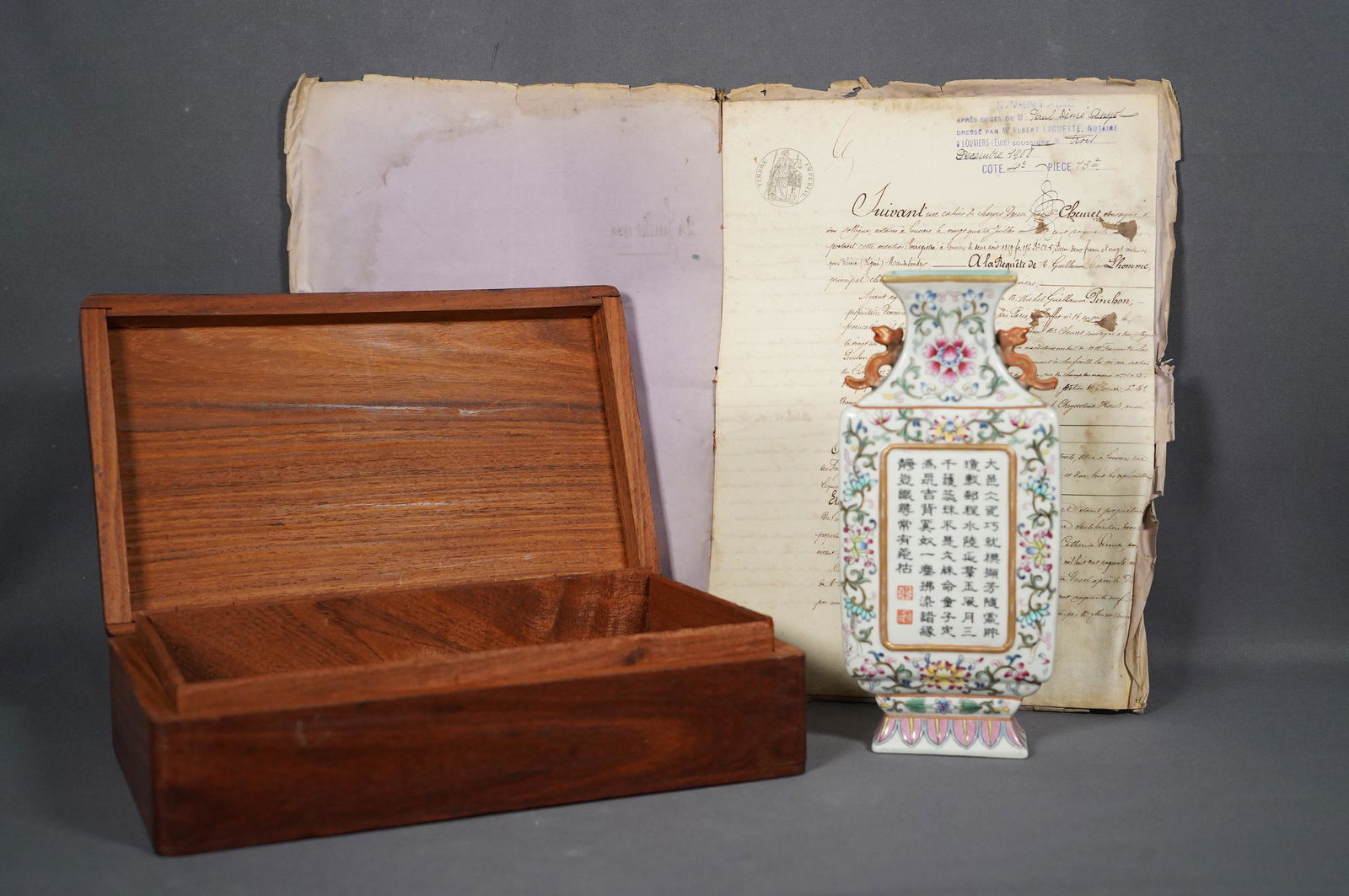 Chinese wall pocket vase (1 of 7)