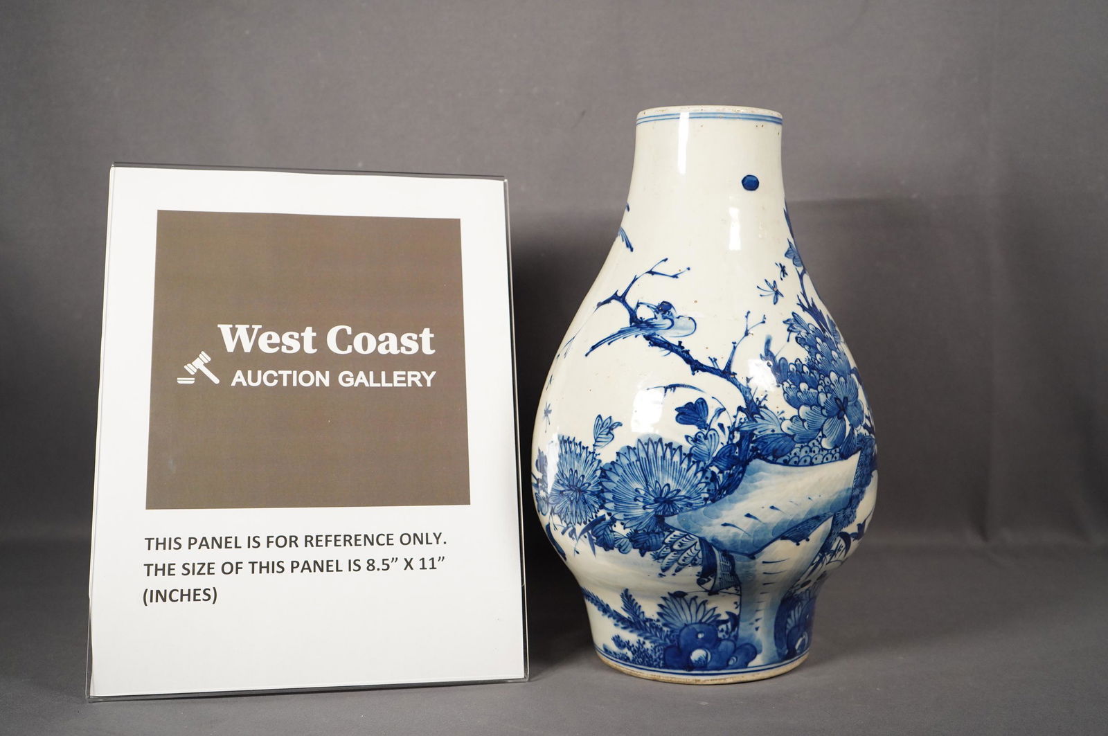 Chinese b/w vase (1 of 6)