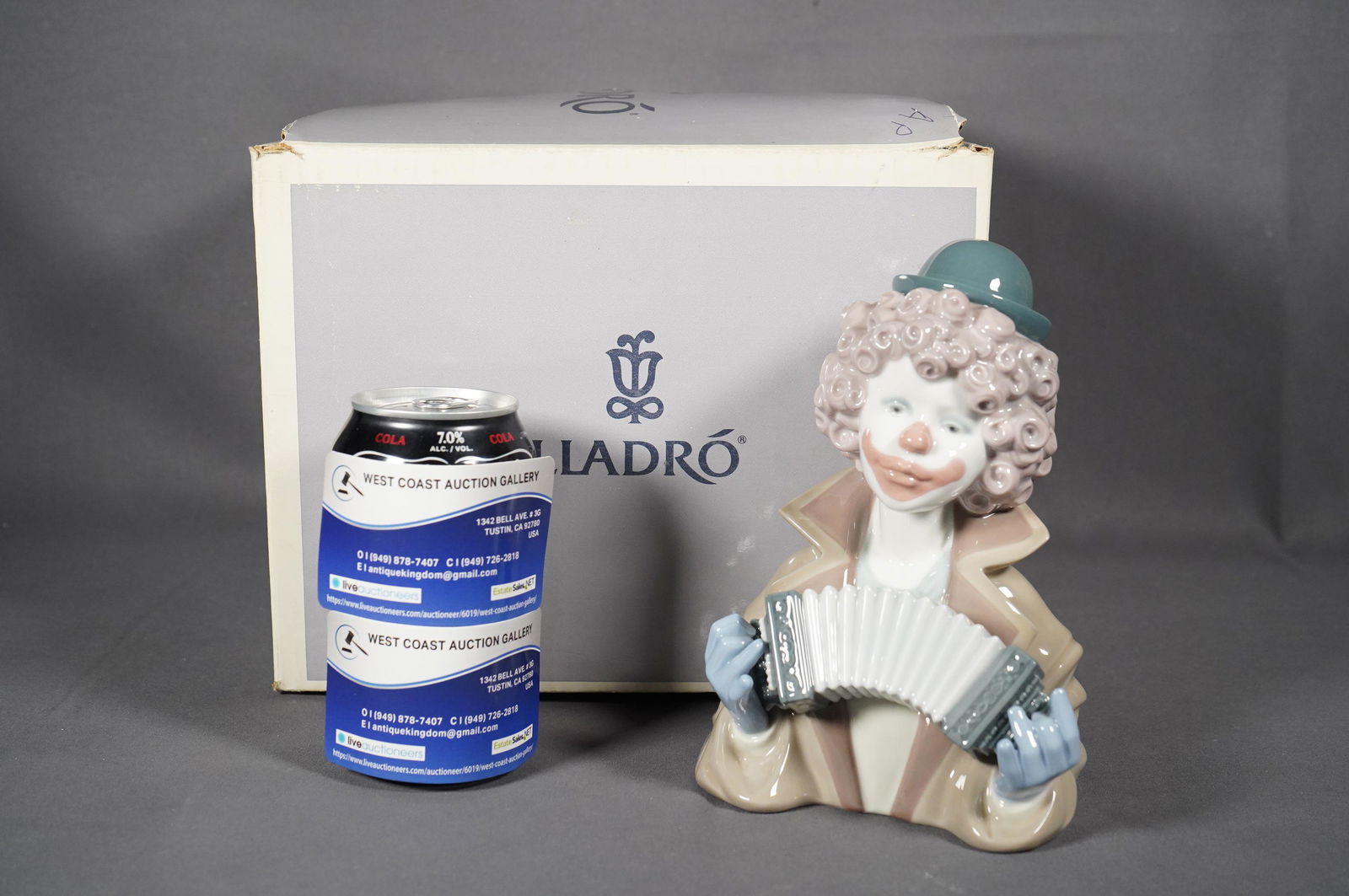 A Lladro clown w/box (1 of 6)