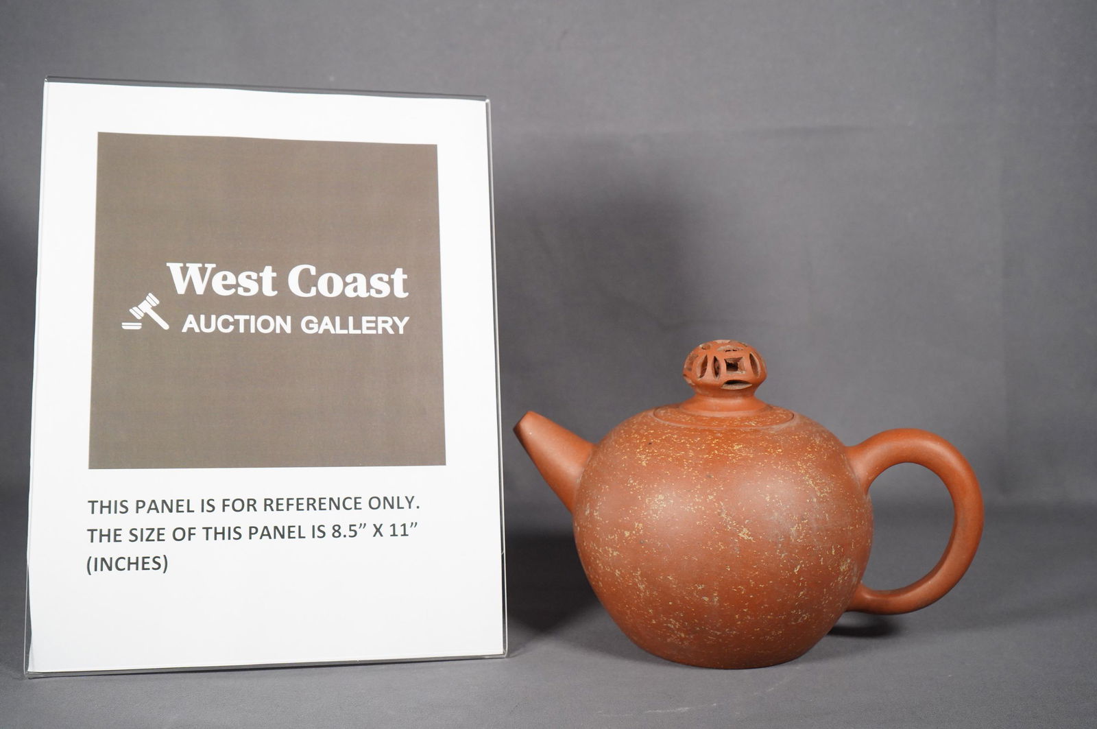 Chinese round teapot (1 of 6)