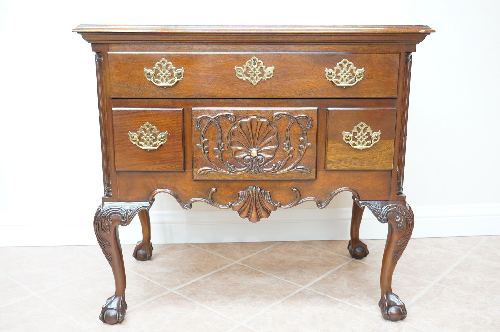 Solid wood table (1 of 6)