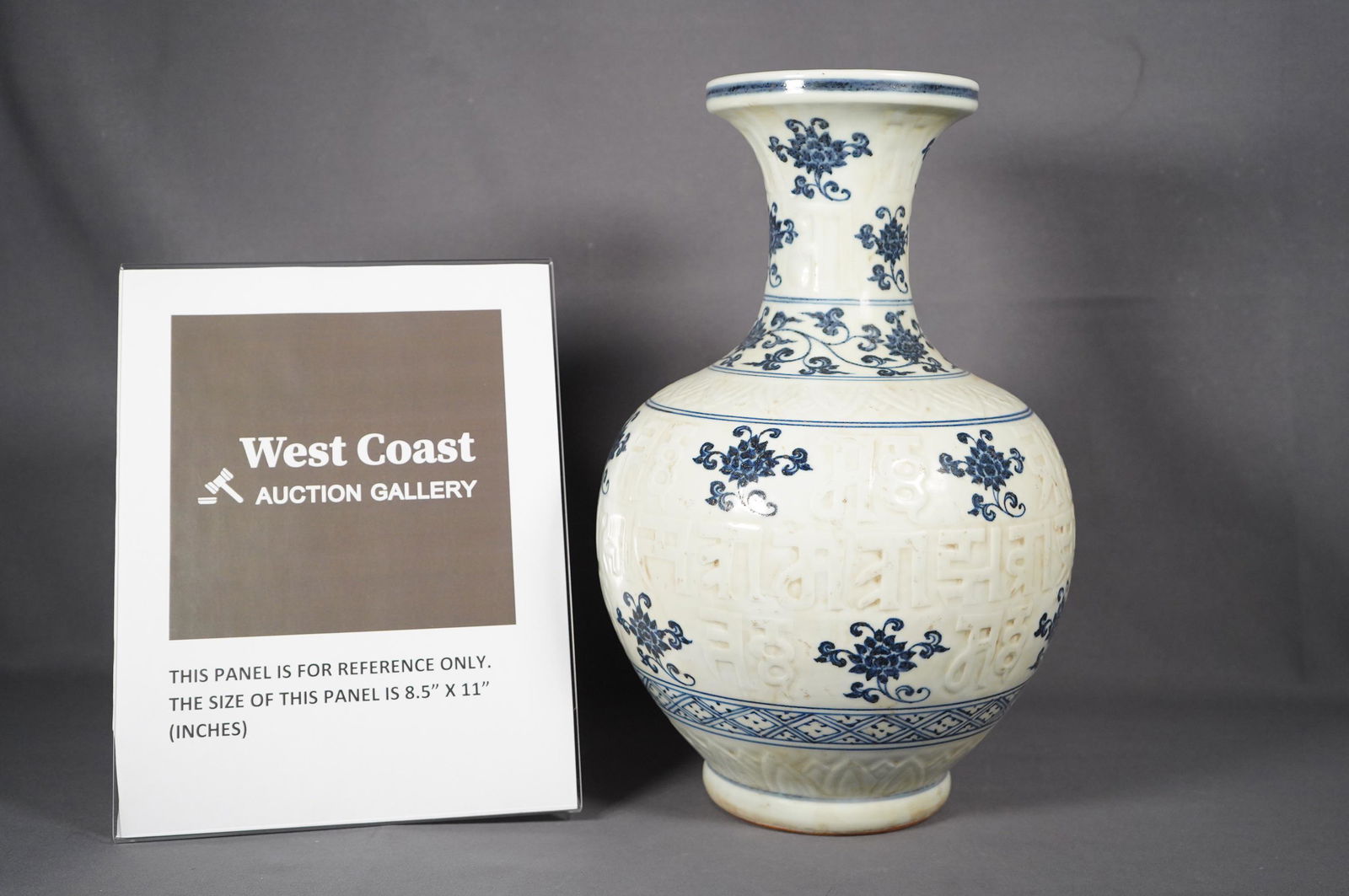 Chinese large b/w vase (1 of 6)