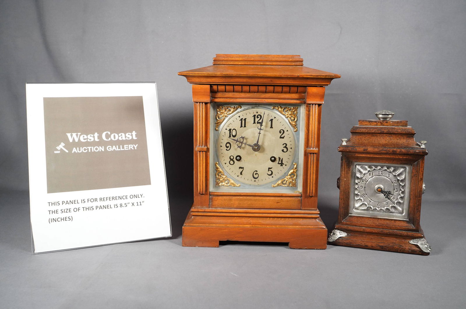 2 pcs table clocks (1 of 6)