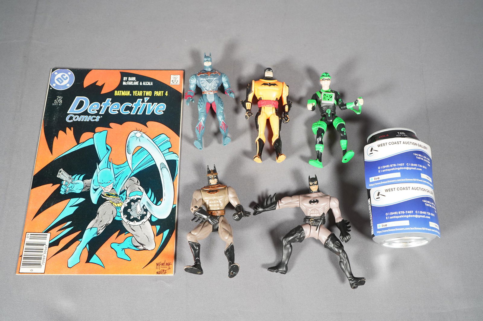 5 pcs Batman toy and comic (1 of 6)