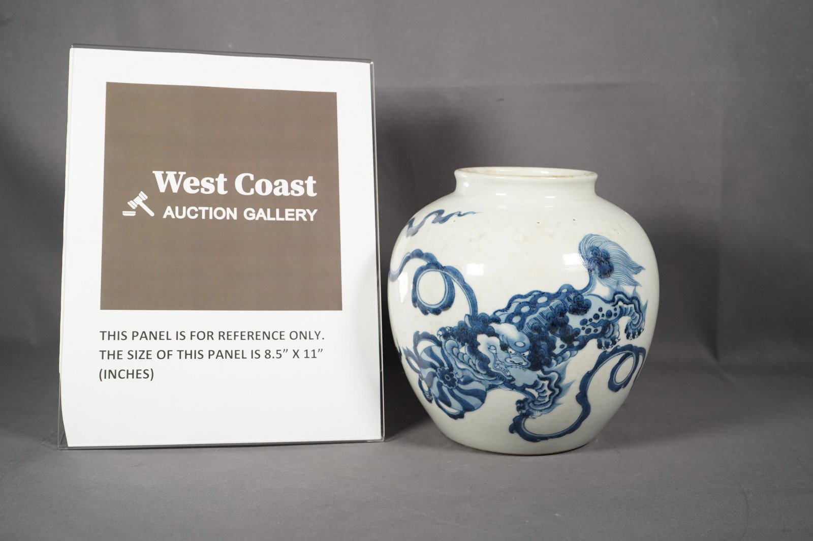 Chinese b/w jar vase (1 of 6)