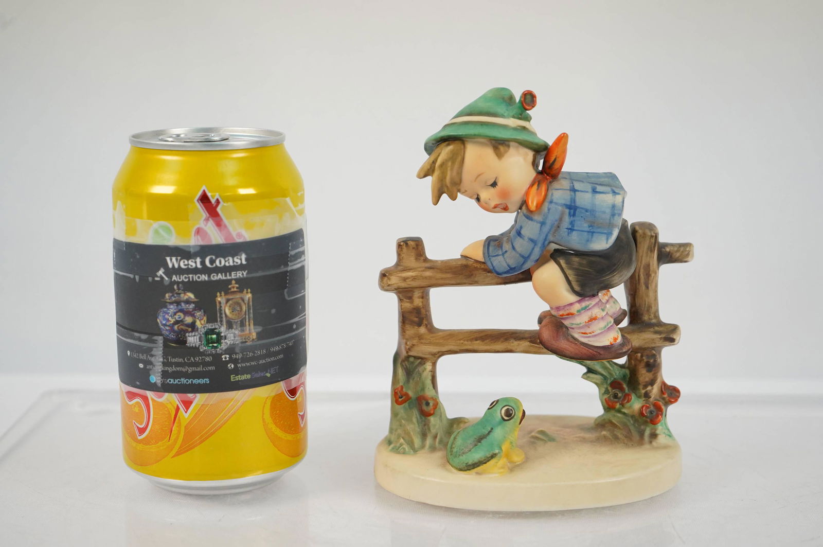 A large Hummel figure (1 of 6)