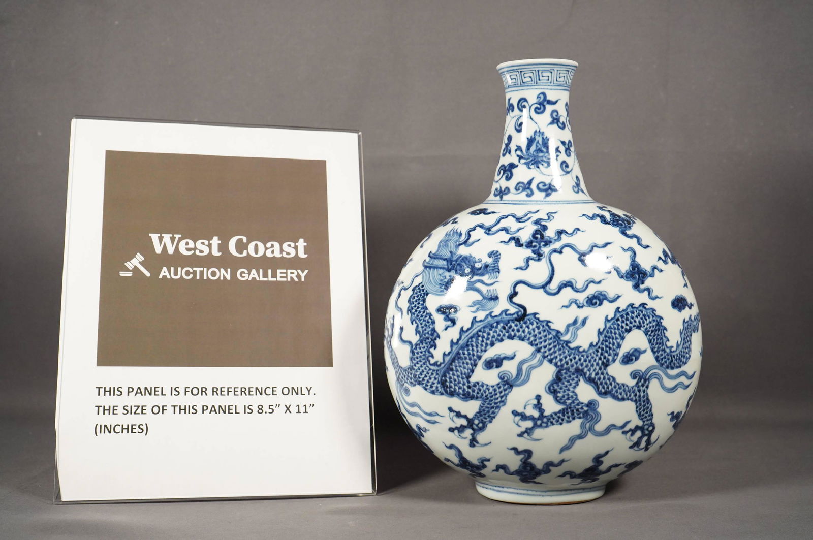 Chinese b/w dragon vase (1 of 6)