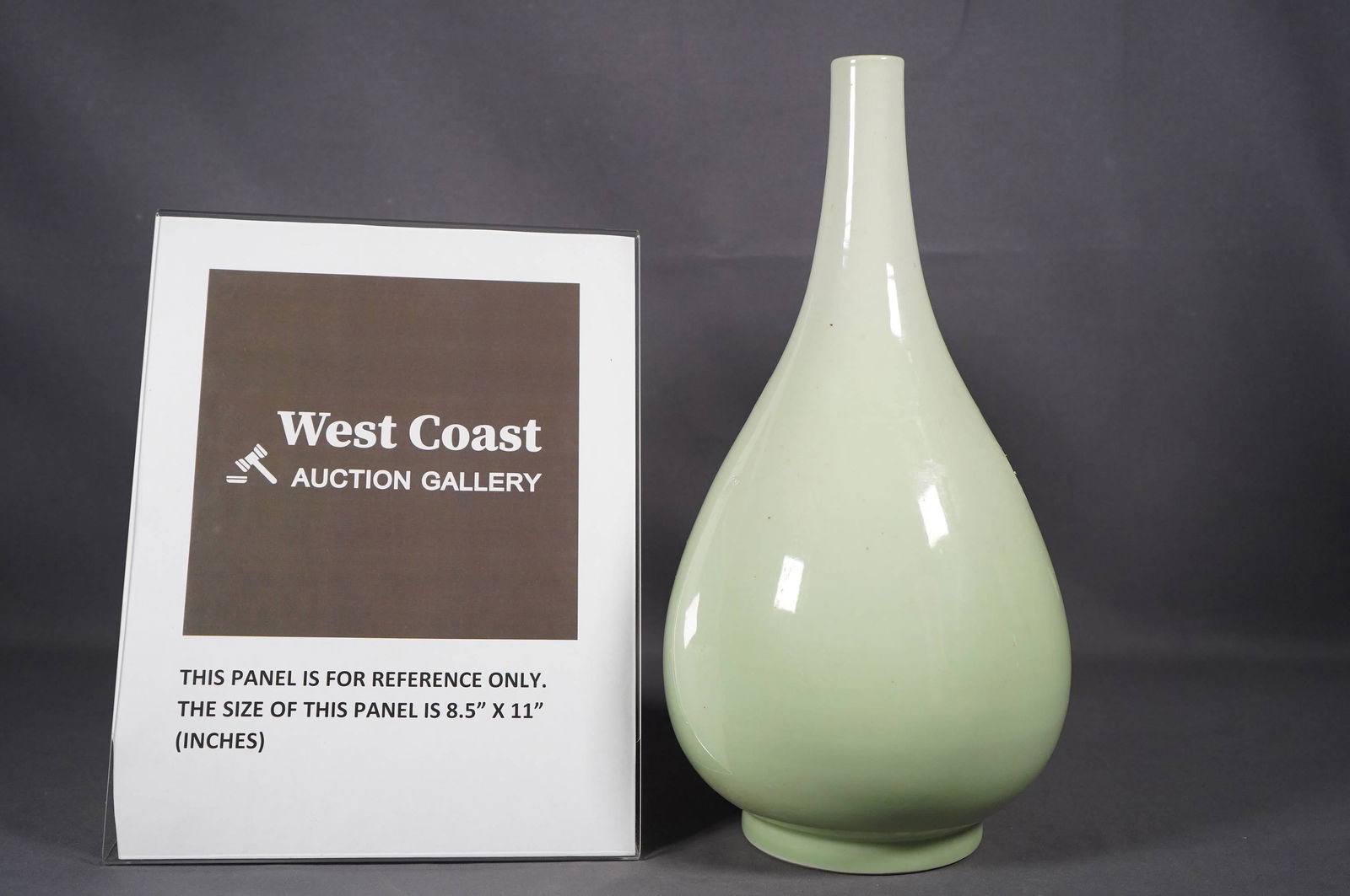 Chinese green vase (1 of 6)