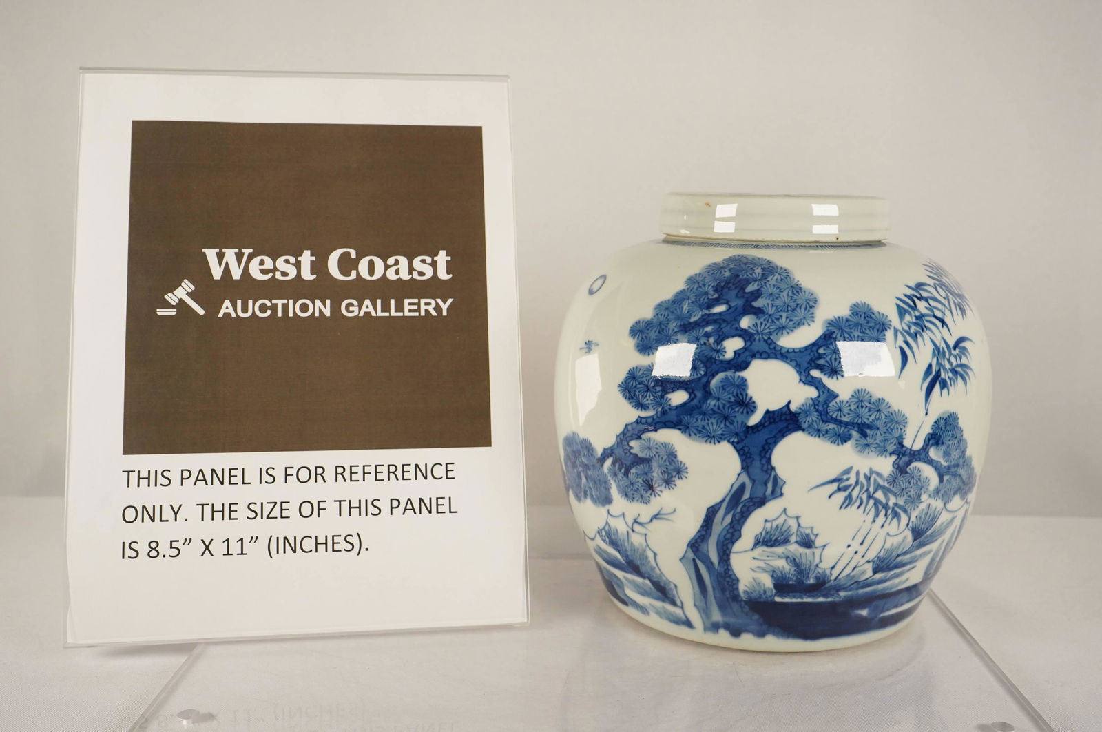 Chinese b/w jar (1 of 6)