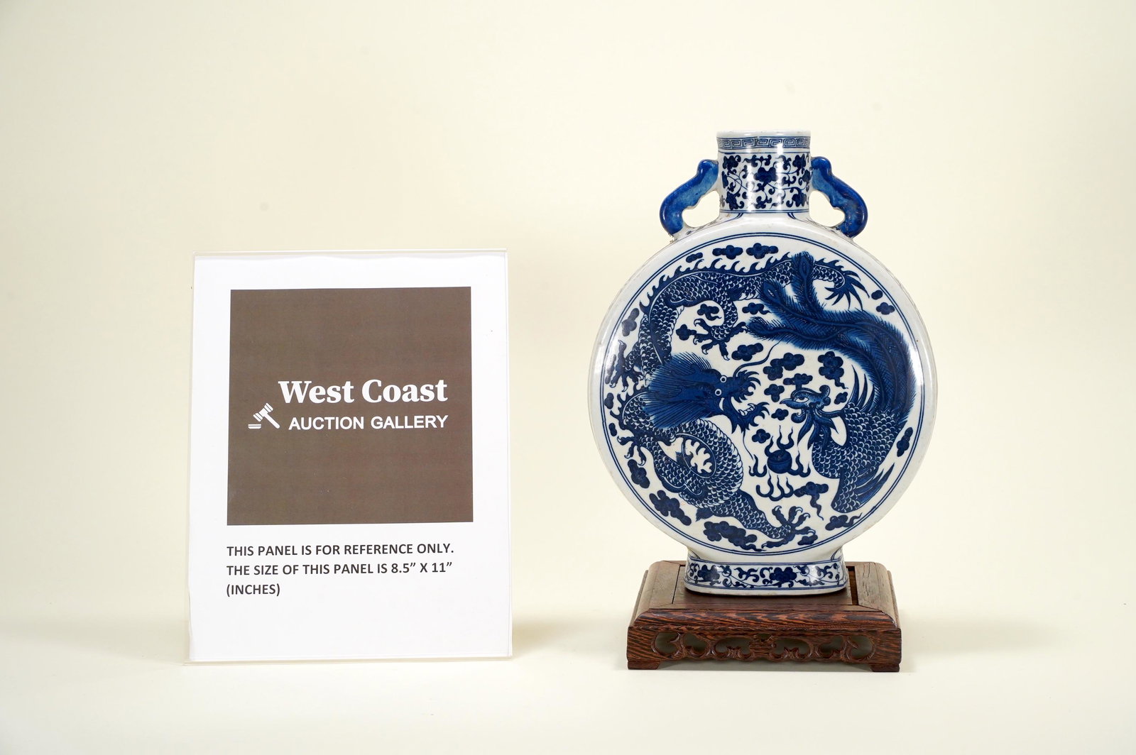Chinese b/w flask: Chinese blue and white flask vase. H: 12" x w: 9.1"