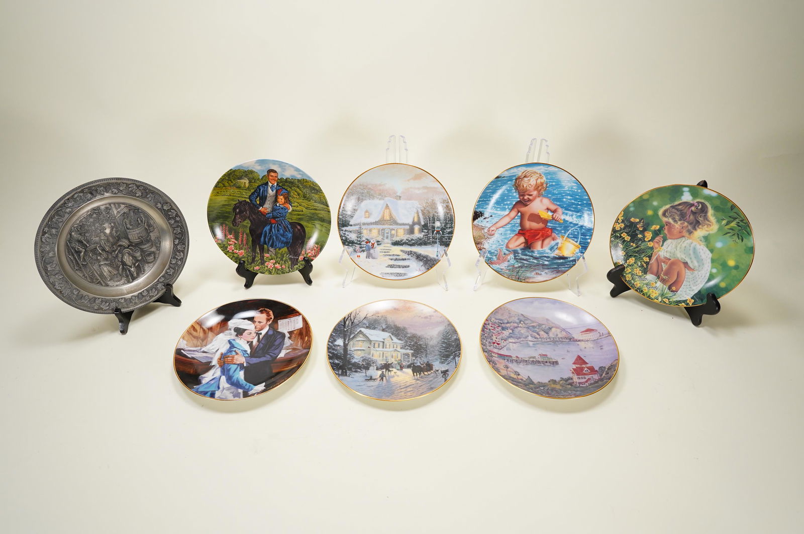 8 pcs vintage plates (1 of 9)