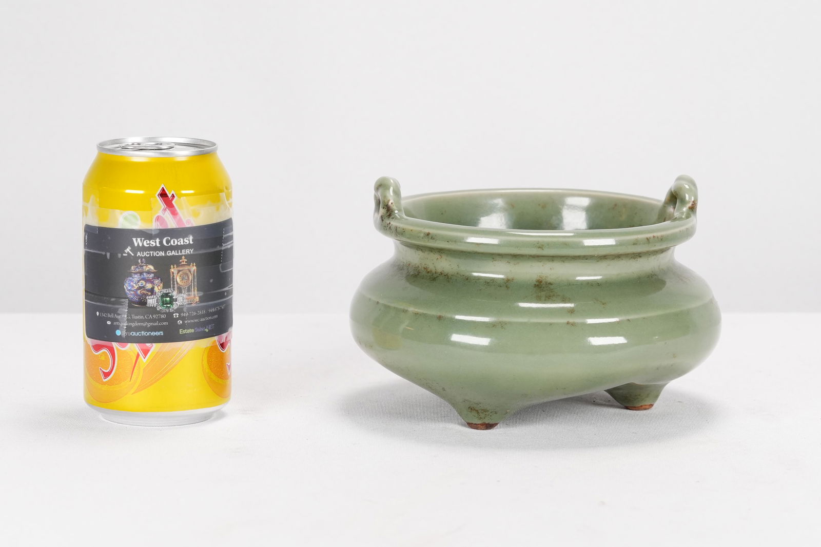 Chinese celadon censer: Chinese green glaze celadon porcelain censer. Inside has some hairline, please refer to detail photos. H: 4.25" x W: 6.1"