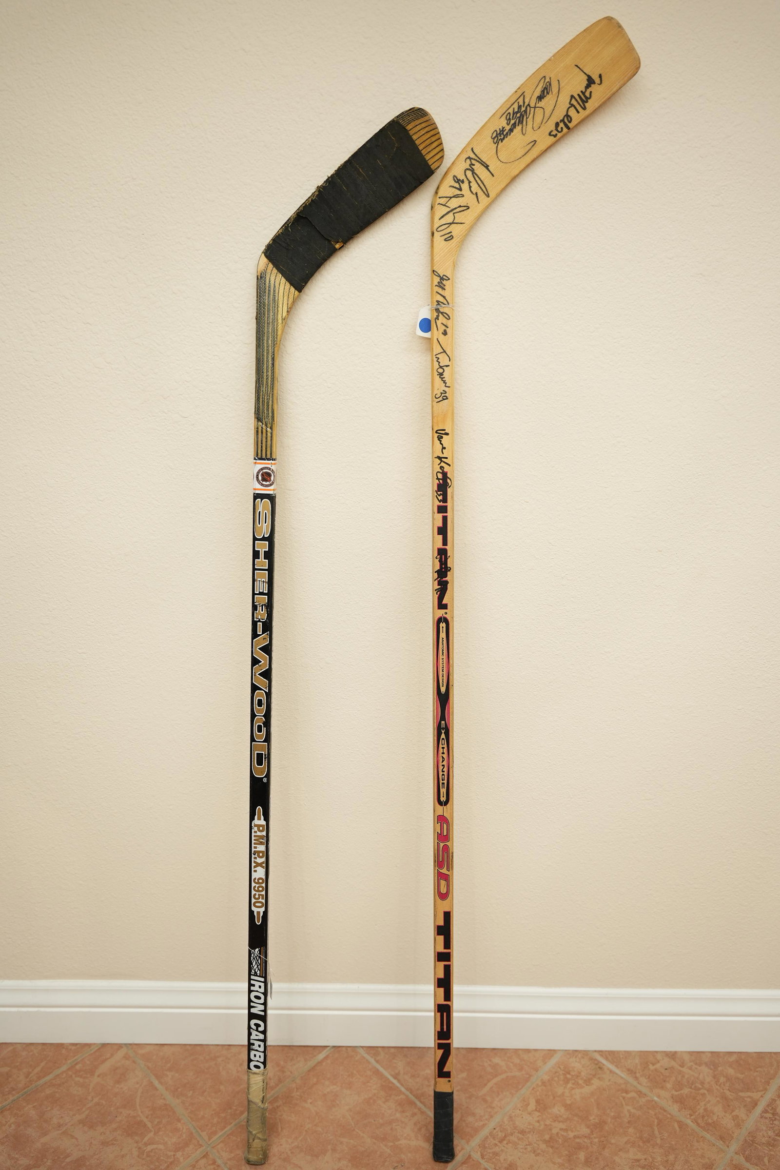 2 pcs hockey sticks (1 of 7)