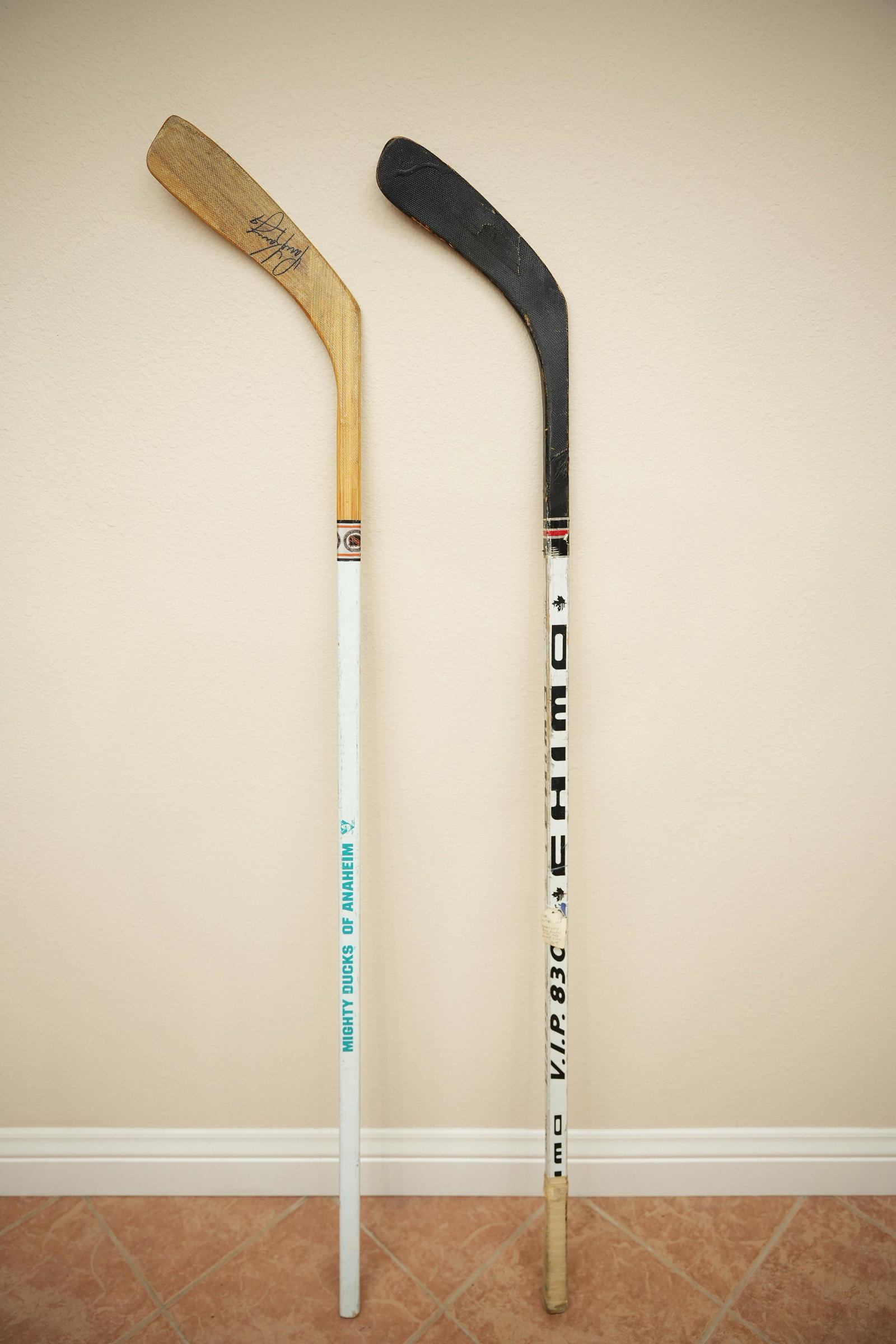 2 pcs hockey sticks (1 of 5)