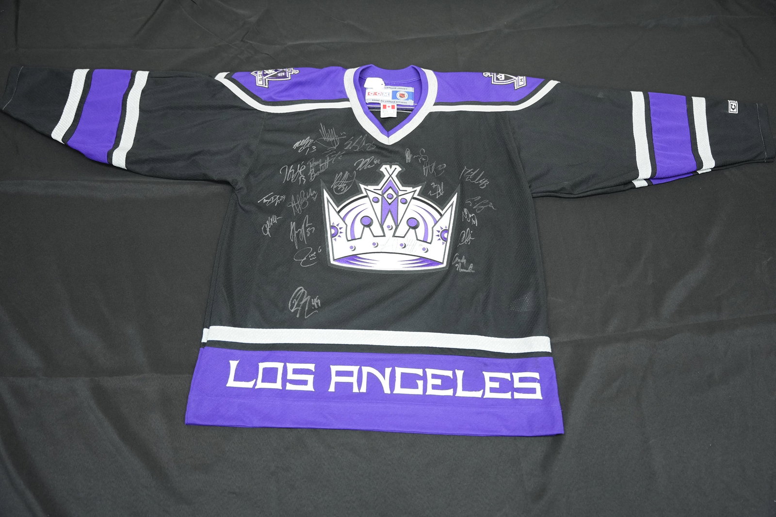 LA Kings signed jersey (1 of 7)