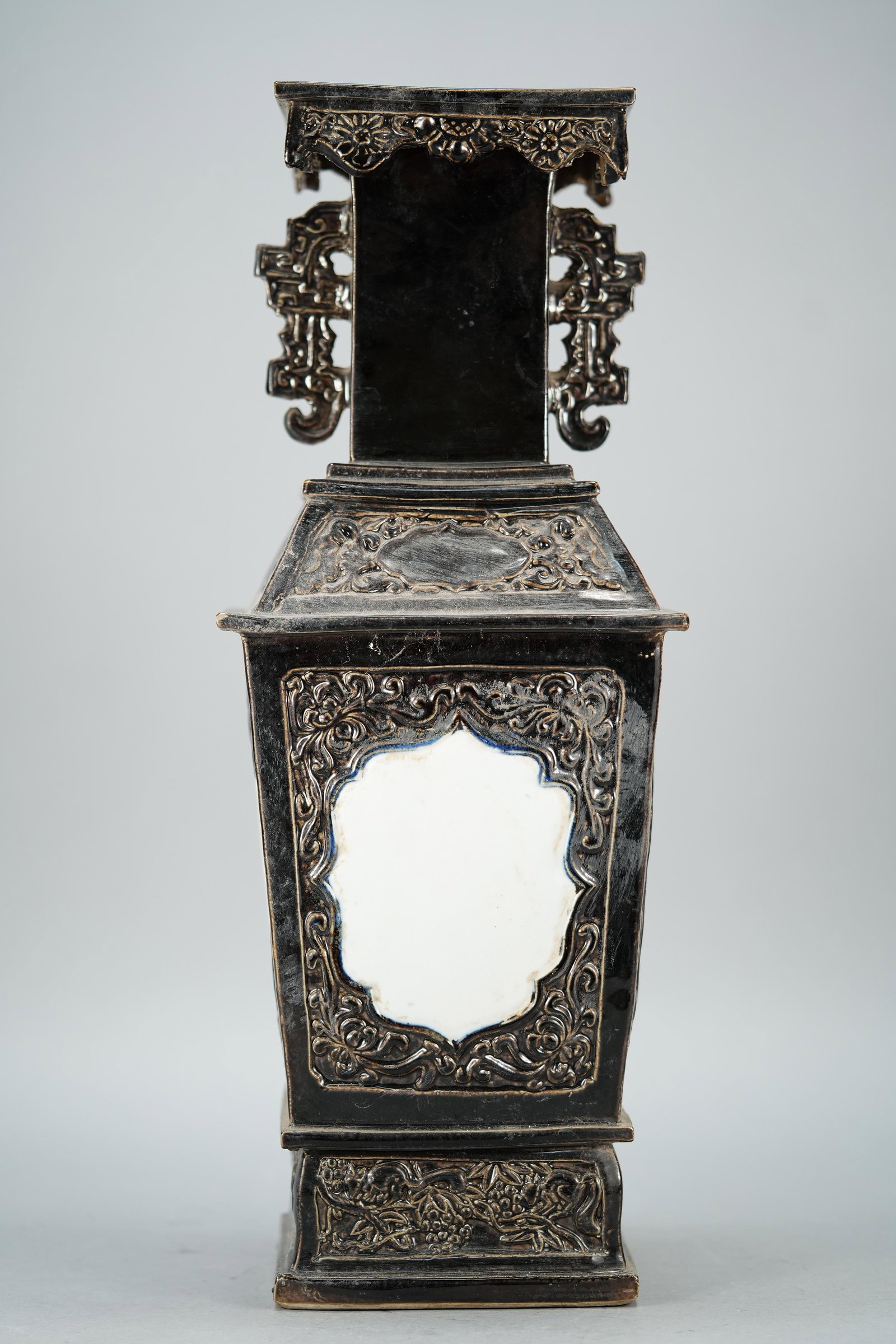 Chinese square vase (1 of 7)