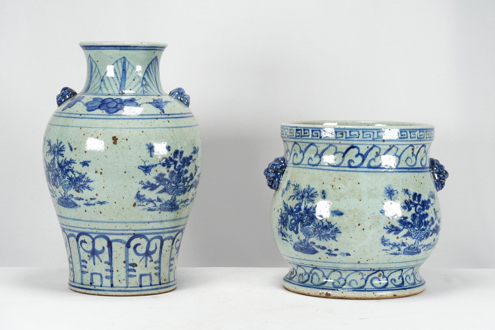 2 pcs Chinese b/w vase (1 of 8)