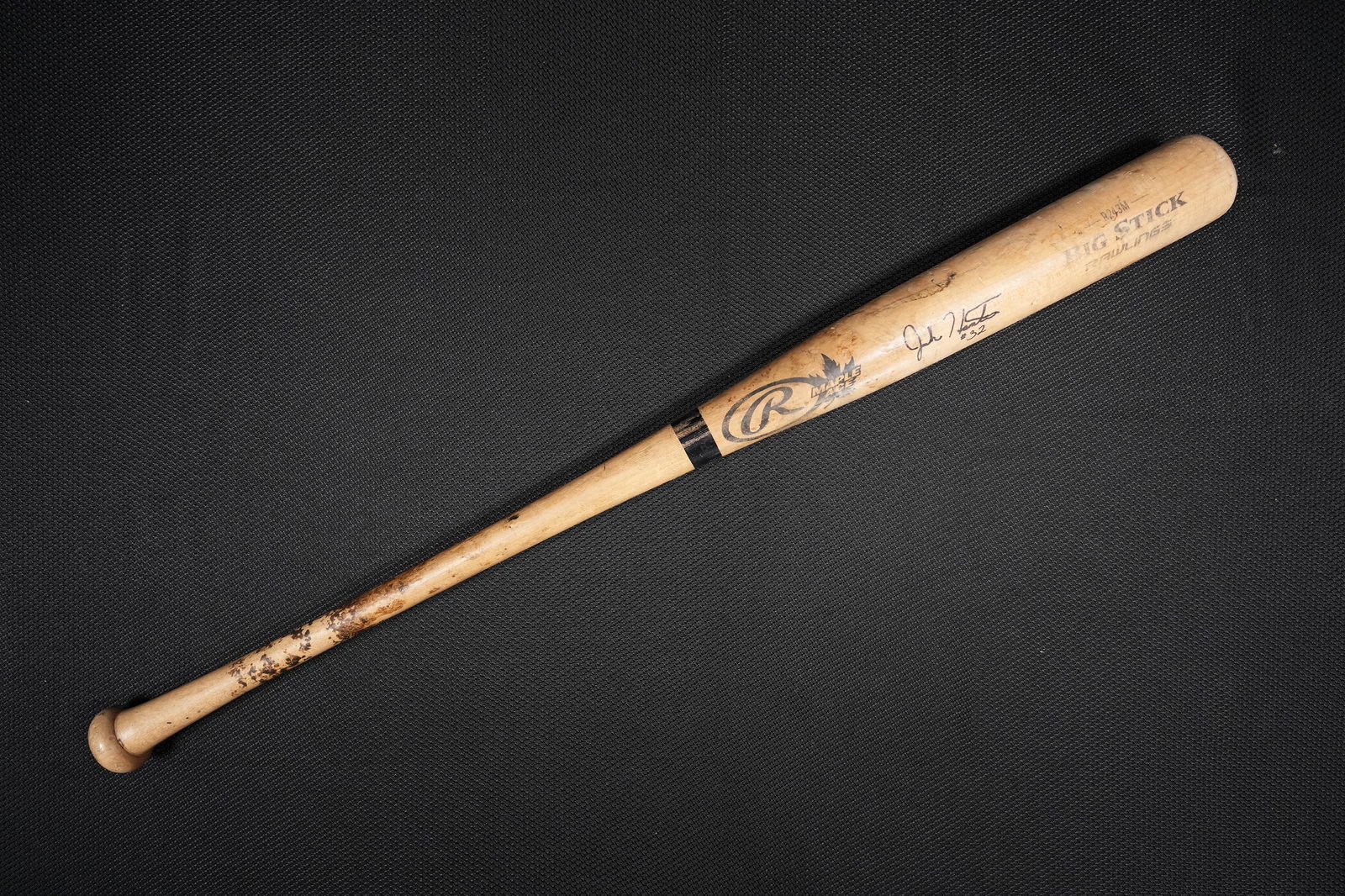 MLB signed baseball bat (1 of 7)
