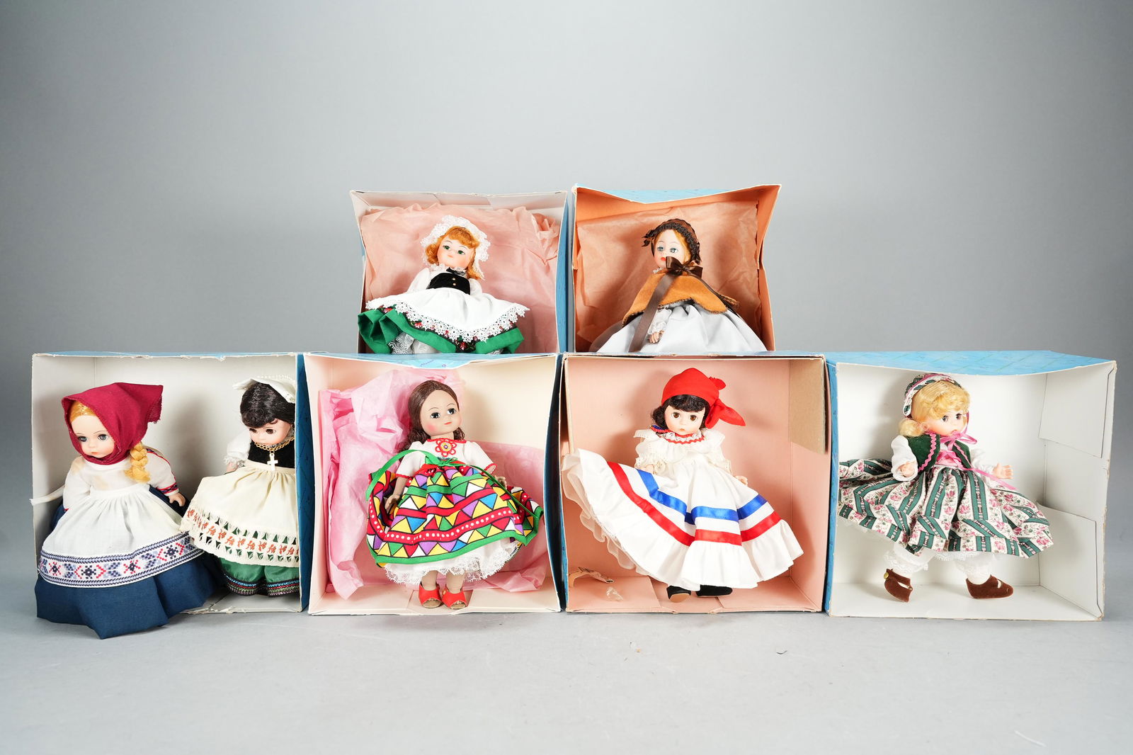 7 pcs porcelain dolls (1 of 6)