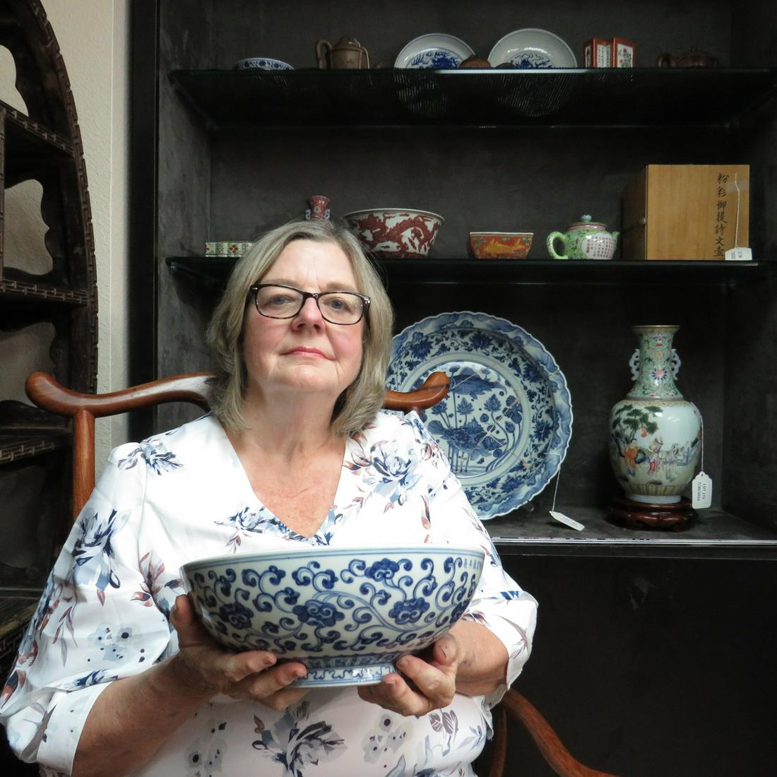 Fine Chinese b/w bowl (1 of 8)