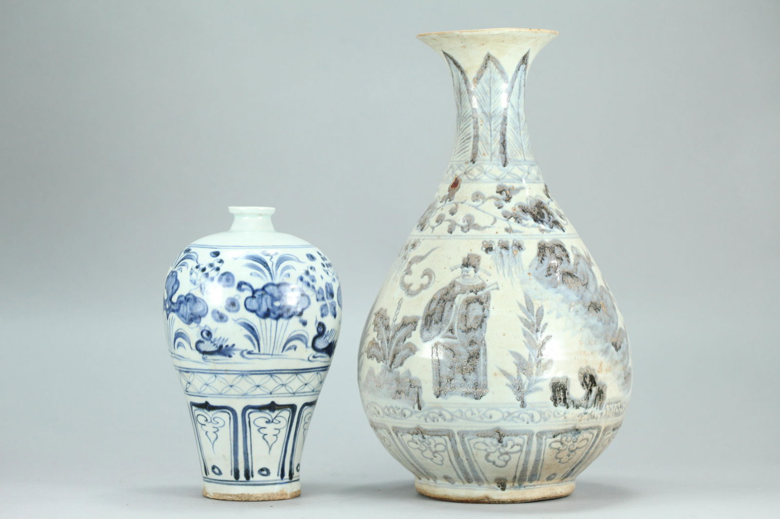 2 pcs Chinese b/w vase (1 of 5)
