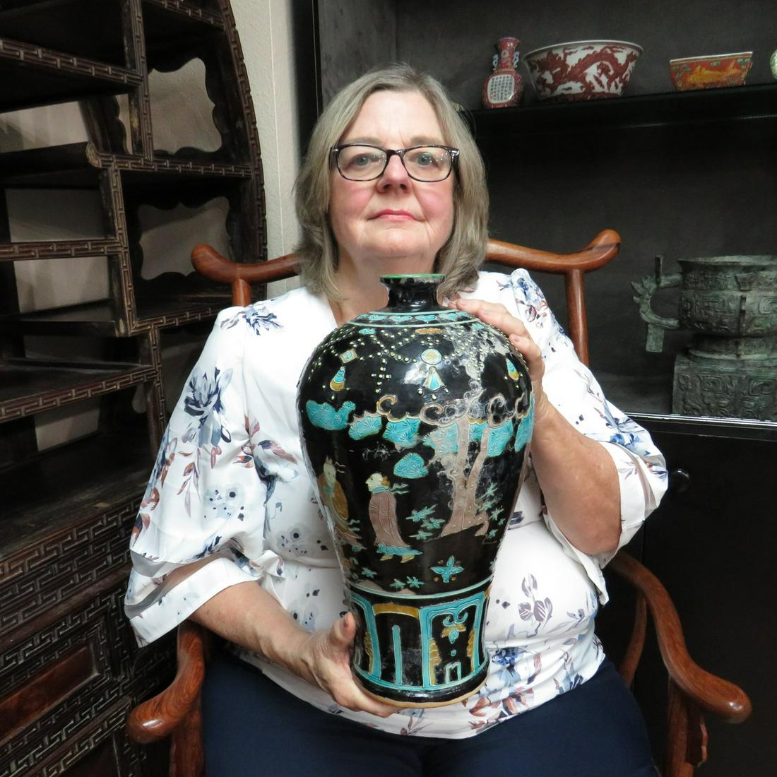 Chinese black glaze vase (1 of 9)