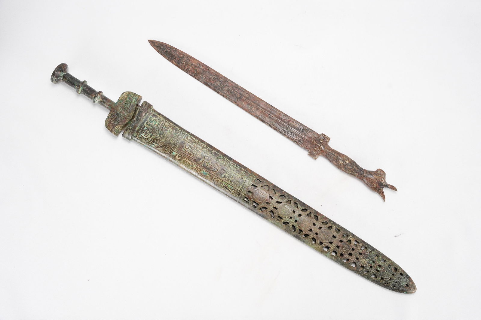 2 pcs Chinese bronze sword (1 of 9)
