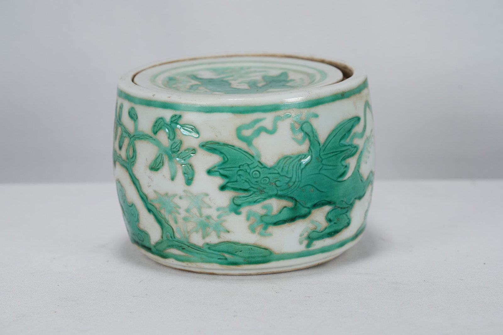 Chinese green lid box (1 of 8)